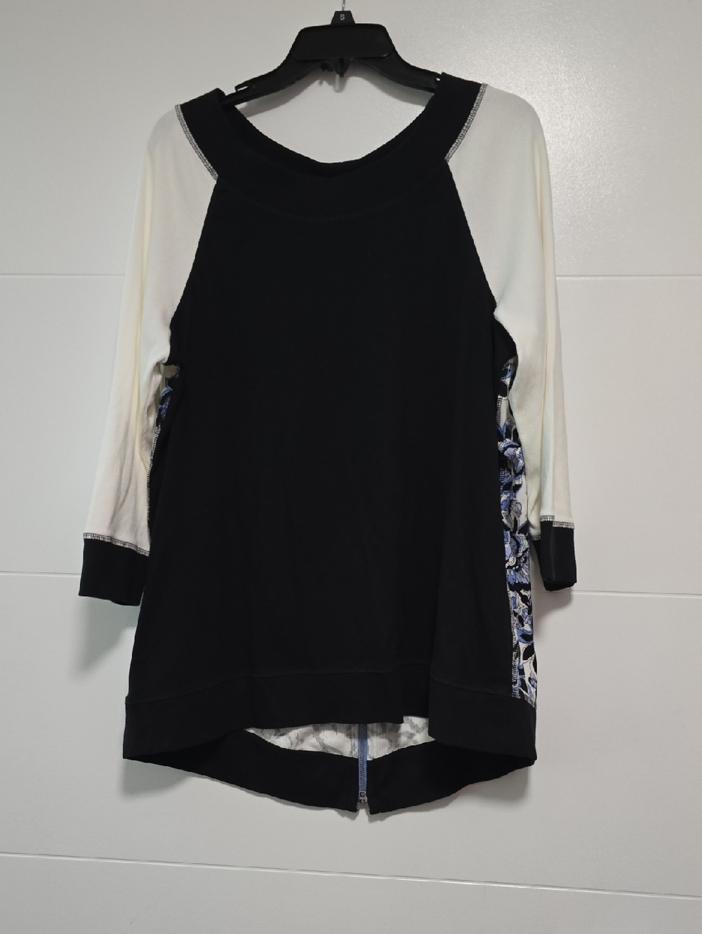 Chicos Zenergy Floral Back Zip Top - Size L